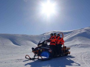 Van’da Jak Timleri İlk Kez Kayak Tesisinde Görev Aldı