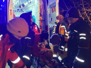 Yolu Kapanan Köydeki Hastayı Afad Ve Umke Ekipleri Kurtardı