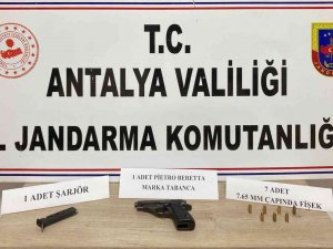 Araçta Yapılan Aramada Ruhsatsız Tabanca Bulundu