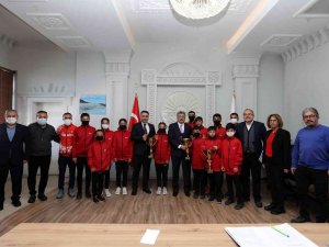 Şampiyon Takımdan Vali Bilmez’e Ziyaret