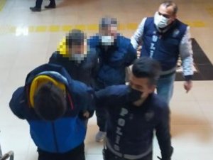 Evlerinde Uyuşturucu Ürettiği Belirlenen 3 Şüpheli Yakalandı