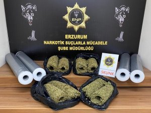 Duvar Kağıdı Rulosuna Gizlenmiş 11 Kilo 400 Gram Skunk Maddesi Ele Geçirildi