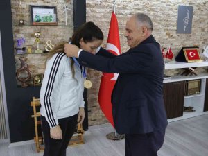 Kick Boks Türkiye Şampiyonu’ndan Başkan Öztürk’e Ziyaret
