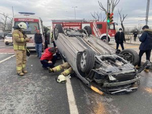 Maltepe’de Sürücüsünün Direksiyon Hakimiyetini Kaybettiği Araç Takla Attı
