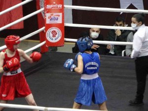 Oral Arslan Anısına Ringde İlk Yumruklar Atıldı