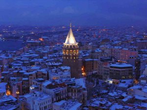 Galata Kulesi’nde Kış Masalı