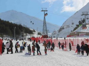 Tatilciler Erzurum’a Akın Ediyor, 10 Günde 300 Bin Kişi Ağırlandı