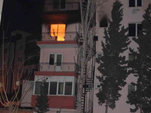 İ̇zmir’de Tügva’ya Ait Binada Yangın Çıktı