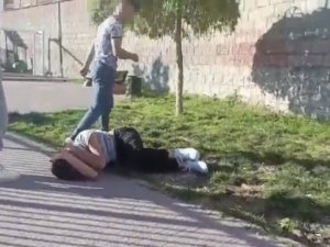 Parkta Dayak Kamerada: “Kapışalım Mı” Deyip Feci Şekilde Dövdü