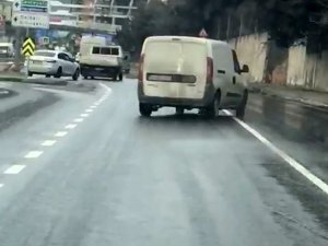 Drift Yaparak Trafiği Tehlikeye Atan Maganda Kamerada