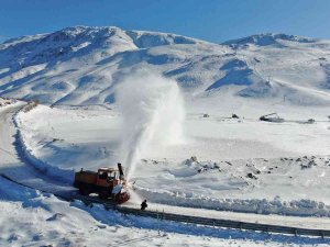 Elazığ’da Kapalı Köy Yollarının 520’si Açıldı