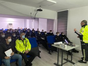 Akdeniz İ̇lçe Emniyet Müdürlüğü Personeline Trafik Eğitimi