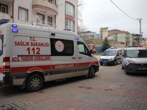 Sokak Ortasında Bıçaklı Kavga: 1 Yaralı