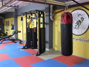 Yurtta Kalan Öğrenciler İçin Spor Salonları Yapıldı