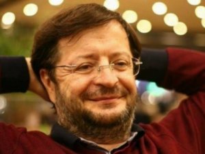 Koronavirüse Yakalanan Duayen Gazeteci, Hastanede Düşüp Beyin Kanamasından Öldü