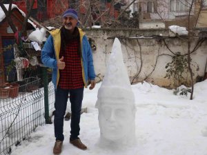 Engelli Eğitmen Yağan Karı Sanata Dönüştürdü