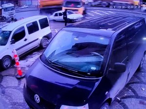 Sultangazi’de Feci Kaza Kamerada: Kıl Payı Ölümden Kurtuldu