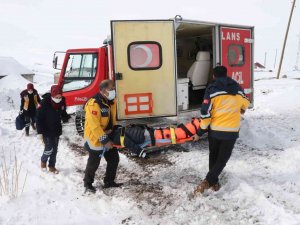 Sağlık Ekipleri Yolu Ulaşıma Kapanan Köydeki Hasta Çocuk İçin Seferber Oldu