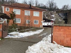 Eşini Çekiçle Öldüren Zanlı Adliyede