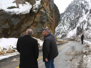 Başkan Öztürk Heyelan Bölgesinde İncelemelerde Bulundu