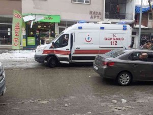 Kar Kütleleri Çocukların Üzerine Düştü