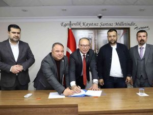 Chp’li Belediyeden Çalışanlarına Hac İçin Ücretli İzin Hakkı