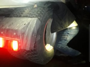 Dorse İle Lastik Arasında Sıkışan Sürücü Hayatını Kaybetti