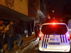 Bağcılar’da 3 Katlı Binanın Bahçesinde Yaşanan Göçük Panik Oluşturdu