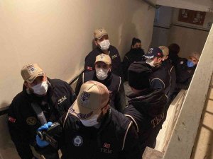 Yaklaşık Bir Buçuk Yıldır Adıyaman Cumhuriyet Başsavcılığı Koordinesinde Adıyaman İ̇l Jandarma Komutanlığı Tem Ve İ̇stihbarat Şube Ekiplerince Yürütülen Titiz Çalışmalar Neticelerini Vermeye Devam Ediyor. Soruşturmalar Netic