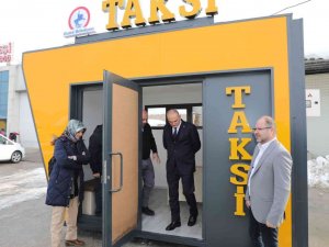 Belediye Taksi Duraklarını Yeniliyor