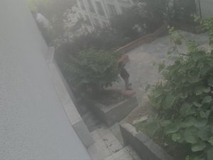 İ̇stanbul’da Otele Tırmanan Hırsızlar Kamerada: Cüzdan Çalıp Paraları Bölüştüler