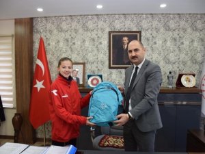 Milli Takım Hazırlık Kampı Kadrosuna Davet Edilen Başarılı Sporcuyu Makamında Ağırladı