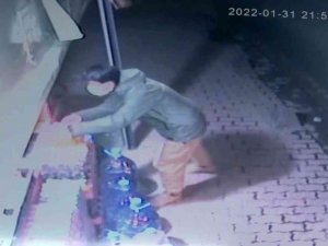 Küçükçekmece’de Kola Hırsızını, Yoldan Geçen Kurye Yakaladı
