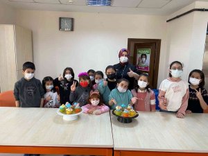 Pursaklar’da Gazeteler Minik Ellerde Sanata Dönüşüyor