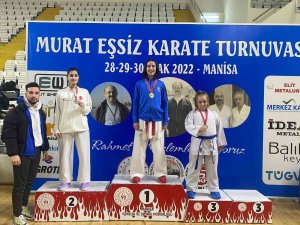 Kartepeli Sporcular Evlerine Dereceyle Döndü