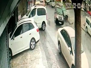 Başakşehir’de İki Aracın Çarpıştığı Kaza Kamerada