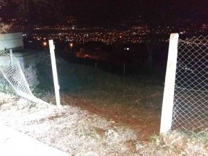 Sakarya’da Mezarlığın Demir Kapısını Çaldılar