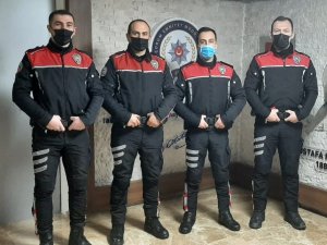 Ayakları Kangren Olmak Üzereyken Buldukları Çocuğu Kurtaran Polis Memurları O Anları Anlattı