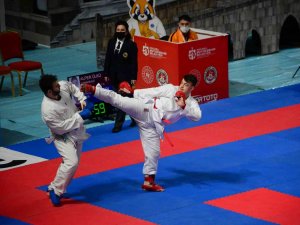 Türkiye Büyükler Karate Şampiyonası’nda Müsabakalar Başladı
