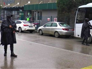 Eylem Yapılan Fabrika Önünde Polis Ekipleri Bekliyor