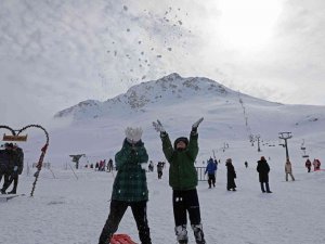 Antalya Saklıkent Kayak Merkezinde Yarıyıl Tatili Yağunluğu