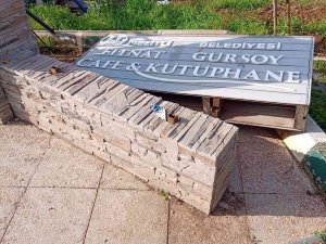 Mersin’de Kafe Kütüphaneye Saldırı