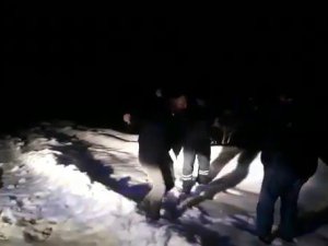 Mahsur Kalanları Kurtardılar, Sevinçten Böyle Oynadılar