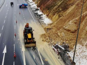 Arnavutköy’de Toprak Kaymasında Faciadan Dönüldü