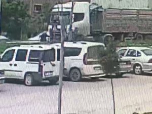 Yaşlı Kadın Tırın Altında Kaldı