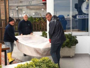 Kemer Belediyesi’nden Geleceğin Denizcilerine Optimist Tekne Hediyesi