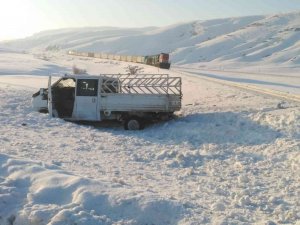 Van’da Hemzemin Geçitte Trafik Kazası; 1 Yaralı