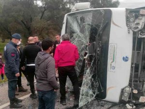Öğrencilerin Bulunduğu Minibüs Kaza Yaptı: 12 Yaralı