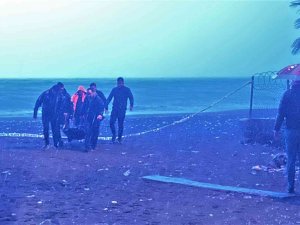 Mersin’de Sahilde Erkek Cesedi Bulundu