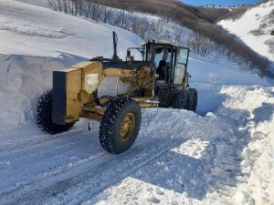 Bayburt’ta Çığ Nedeniyle Kapanan Köy Yolları Ulaşıma Açıldı
